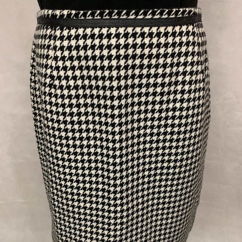 Apostrophe Hounds-tooth Skirt